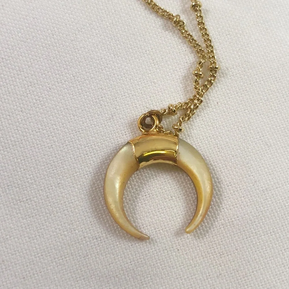 ESTRELLA & LUNA 18KT Boho Shell Horn Necklace